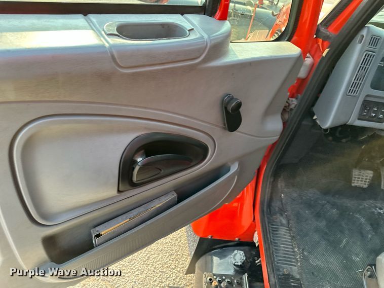 image for item NF9168 2007 International 7400  dump truck