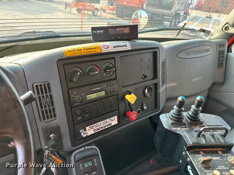 image for item NF9168 2007 International 7400  dump truck