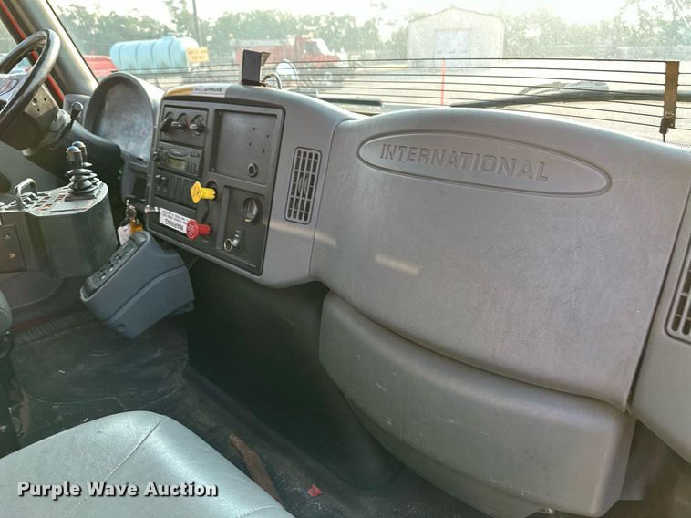 image for item NF9168 2007 International 7400  dump truck