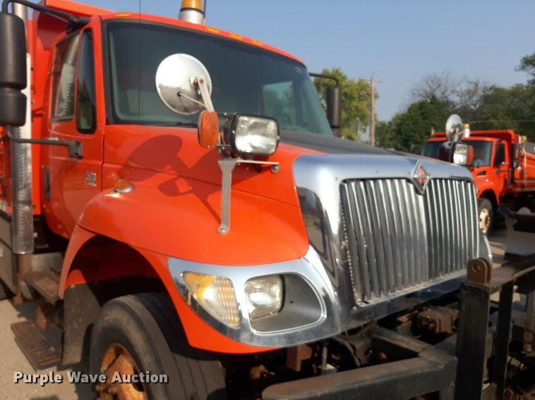 image for item NF9170 2007 International 7400  dump truck