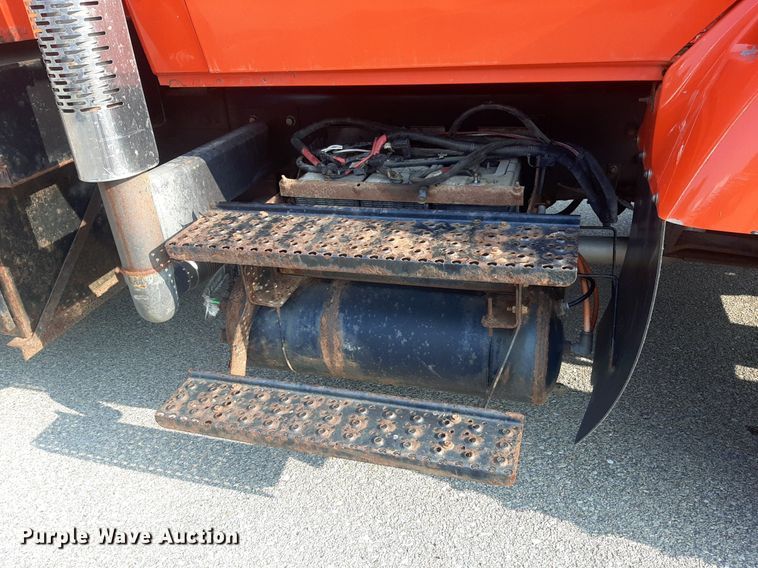 image for item NF9170 2007 International 7400  dump truck