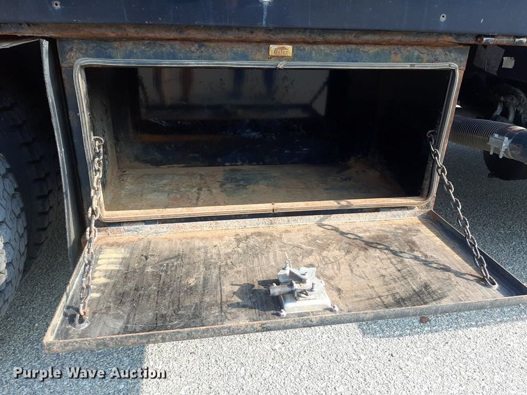 image for item NF9170 2007 International 7400  dump truck