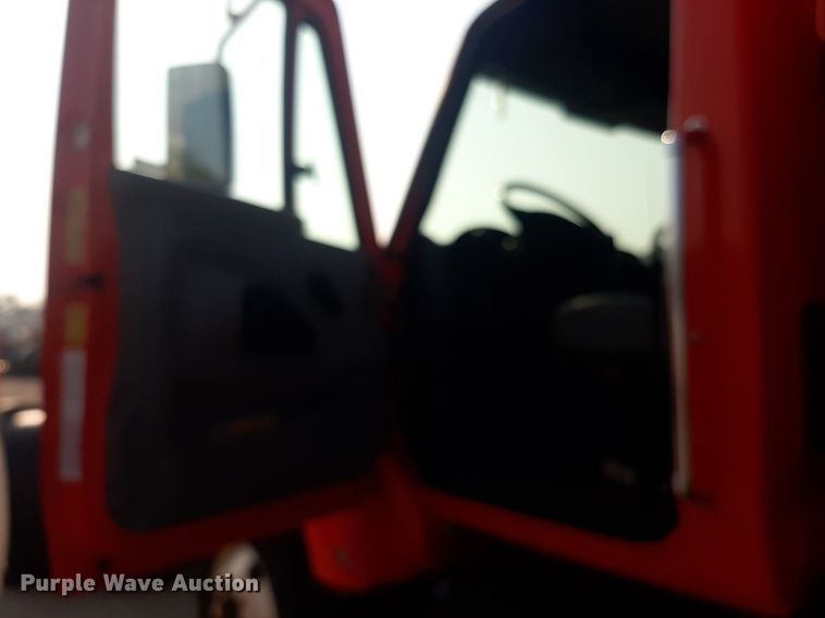 image for item NF9170 2007 International 7400  dump truck