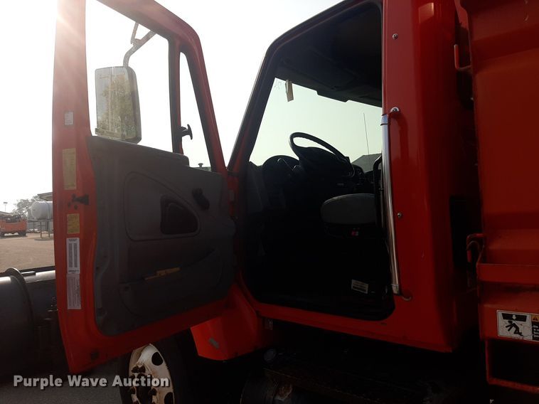 image for item NF9170 2007 International 7400  dump truck