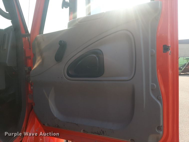 image for item NF9170 2007 International 7400  dump truck