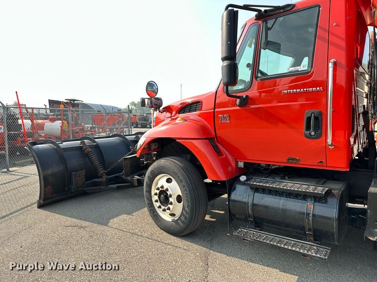 image for item NF9173 2007 International 7400  dump truck