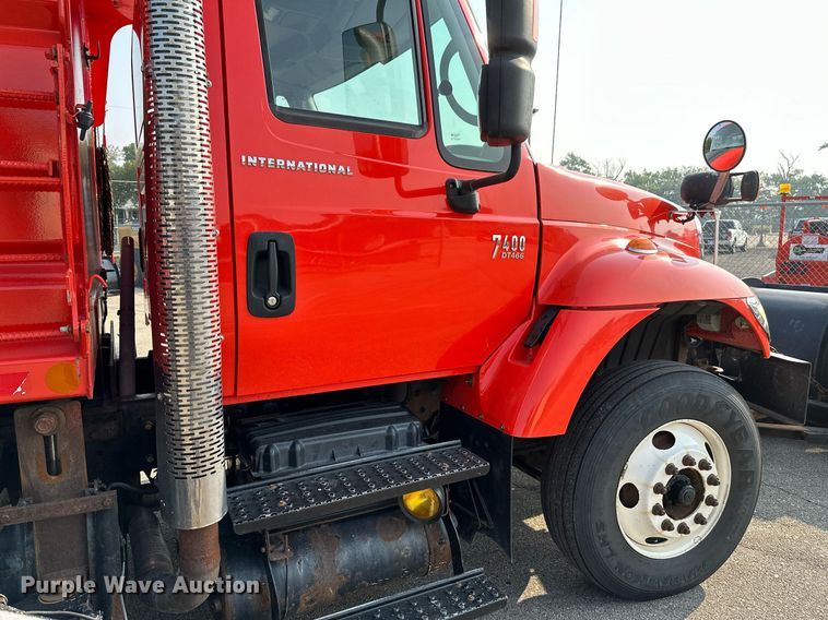 image for item NF9173 2007 International 7400  dump truck