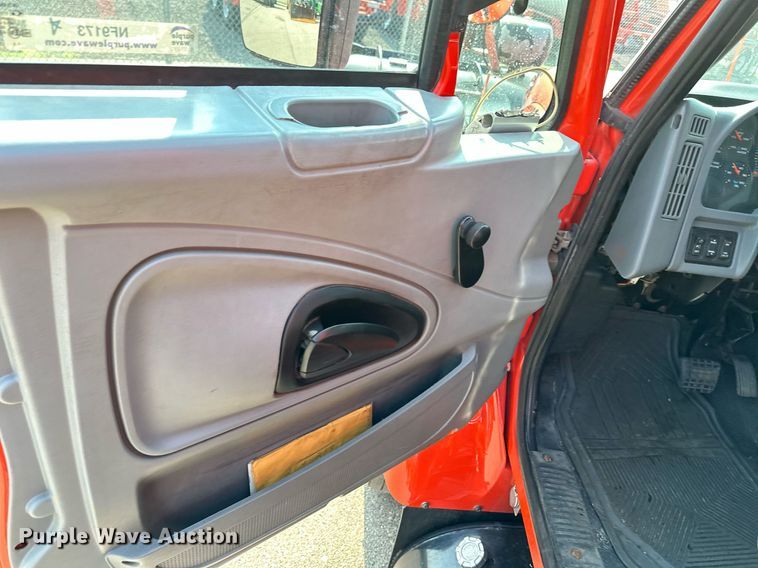 image for item NF9173 2007 International 7400  dump truck