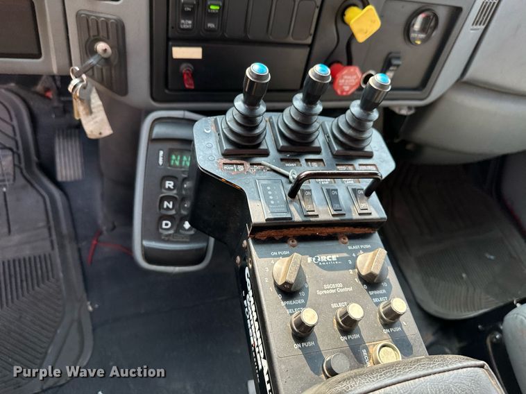 image for item NF9173 2007 International 7400  dump truck