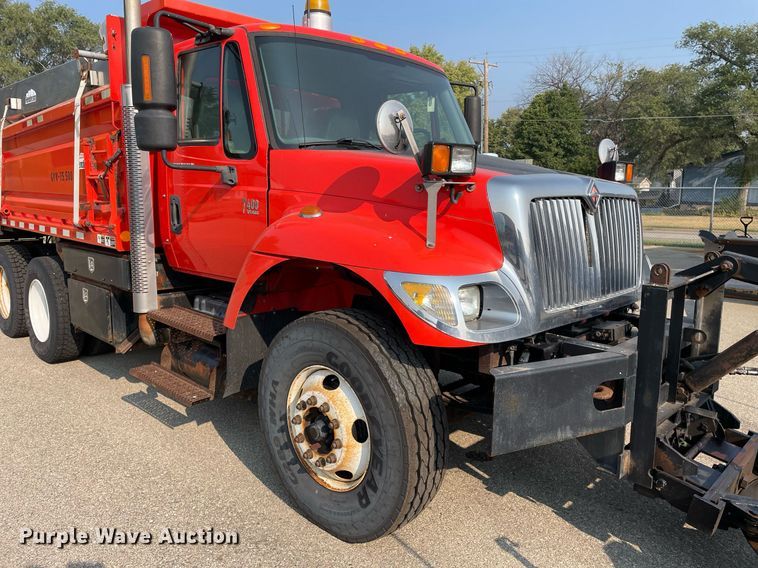 image for item NF9175 2007 International 7400  dump truck
