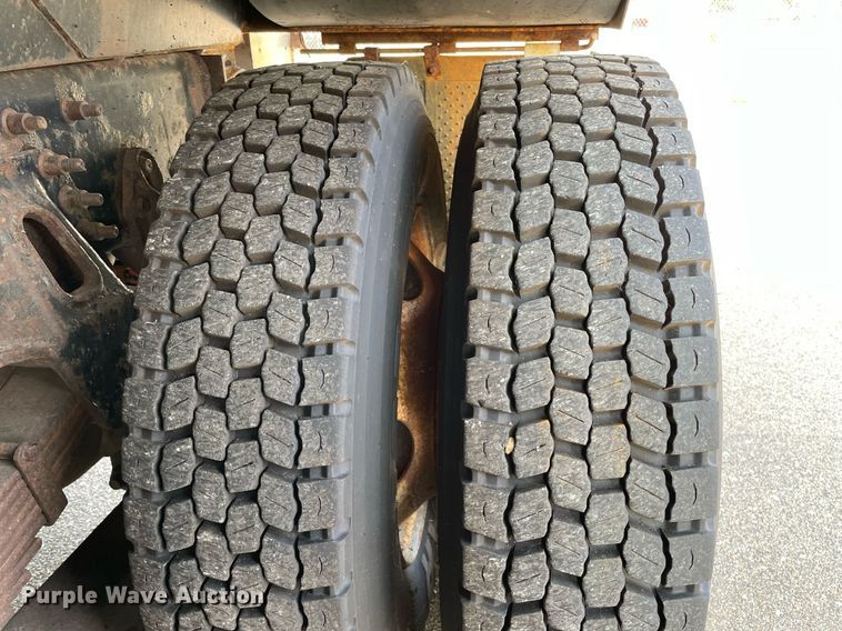 image for item NF9175 2007 International 7400  dump truck