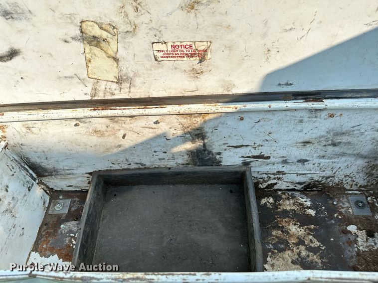 image for item NF9176 2006 Schulte XH1500  batwing rotary mower