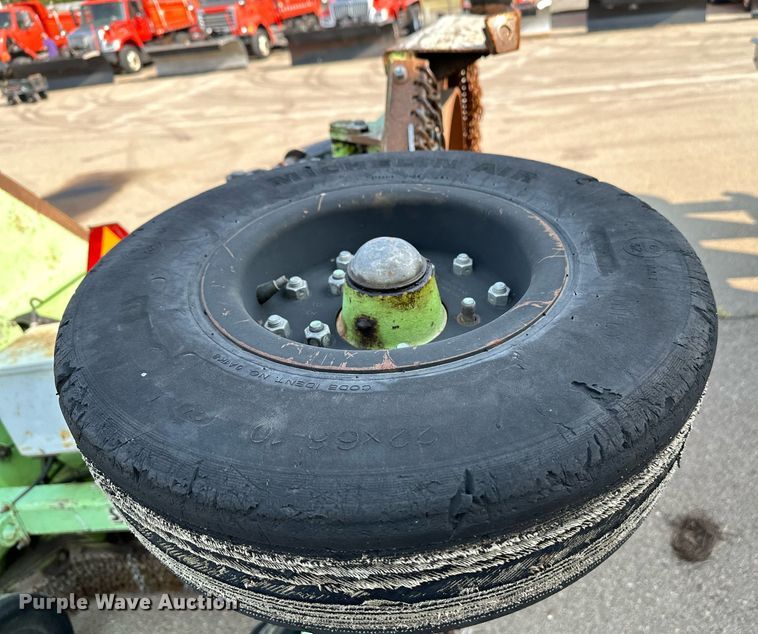 image for item NF9176 2006 Schulte XH1500  batwing rotary mower