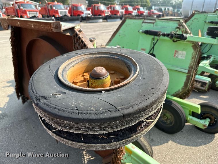 image for item NF9177 2006 Schulte XH1500  batwing rotary mower