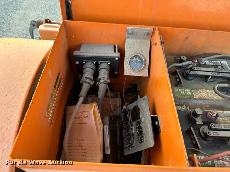 image for item NF9212 2003 Ver-Mac ST4825  arrow board trailer