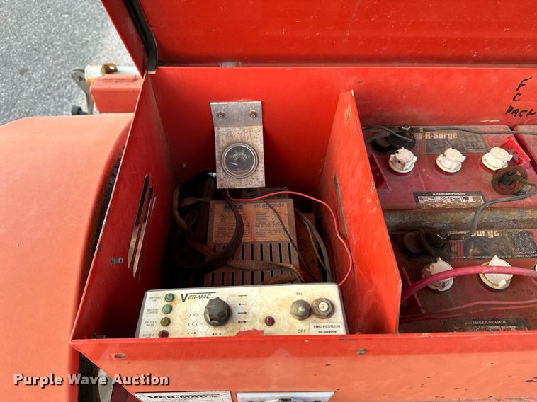 image for item NF9214 2001 Ver-Mac ST4825  arrow board trailer