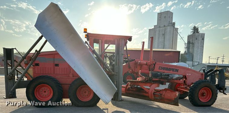 image for item NF9215 2001 Champion 710A  motor grader