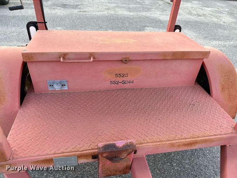 image for item NF9216 2004 Ver-Mac ST4825  arrow board trailer