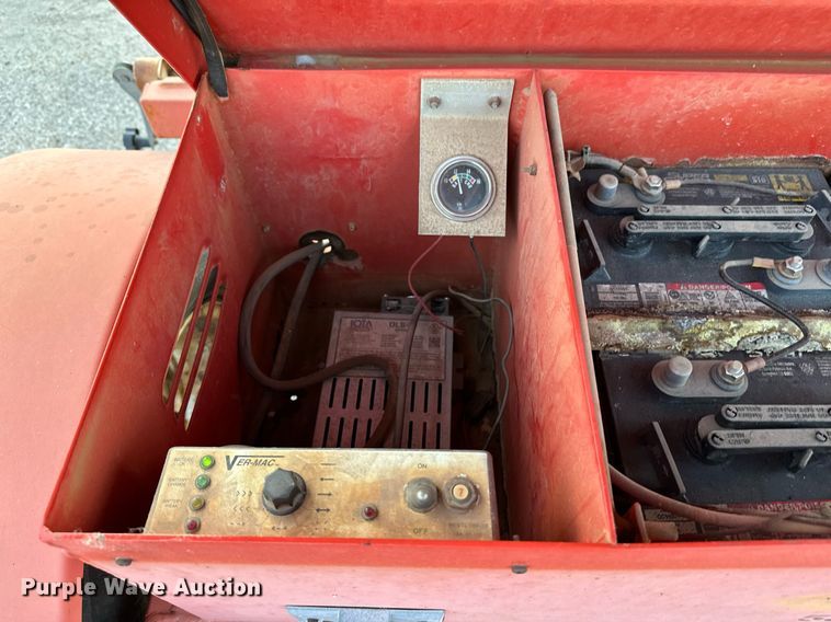 image for item NF9216 2004 Ver-Mac ST4825  arrow board trailer