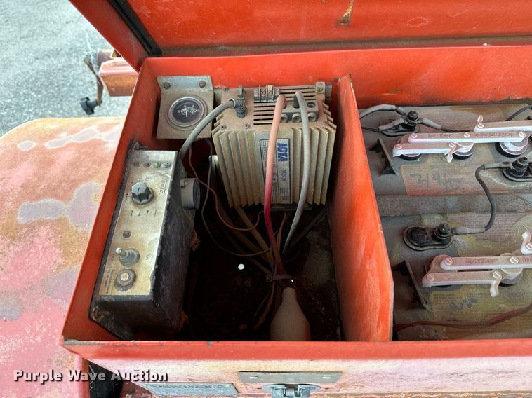 image for item NF9218 2000 Ver-Mac ST4825  arrow board trailer