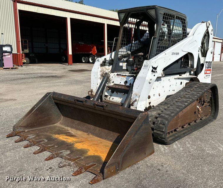 image for item NF9224 2009 Bobcat T300  tracked skid steer loader