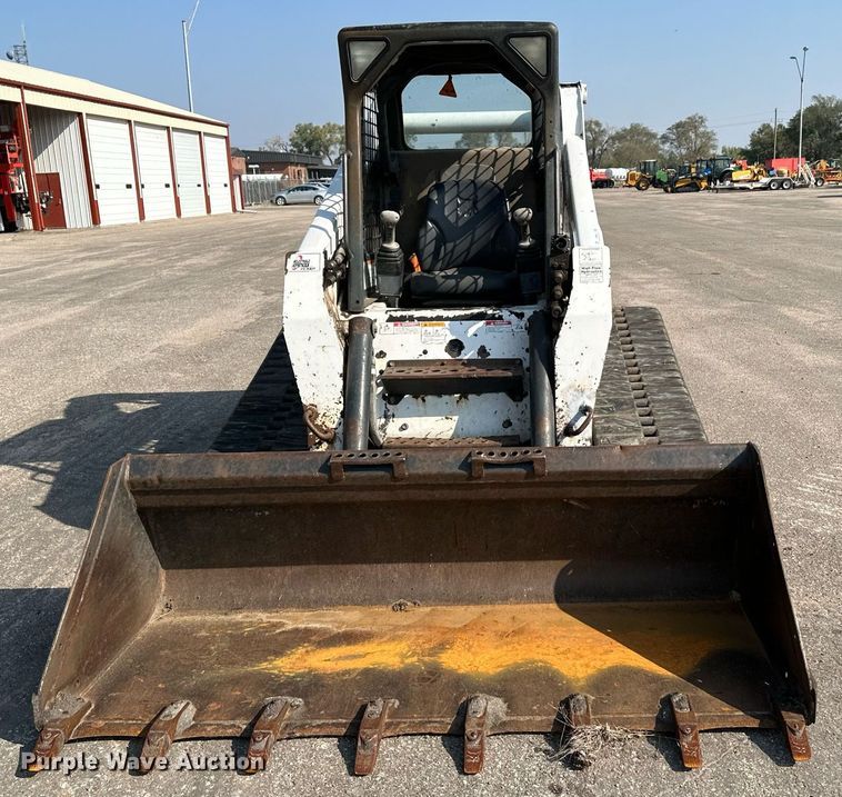 image for item NF9224 2009 Bobcat T300  tracked skid steer loader