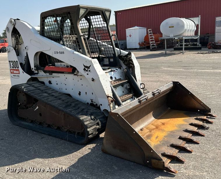 image for item NF9224 2009 Bobcat T300  tracked skid steer loader