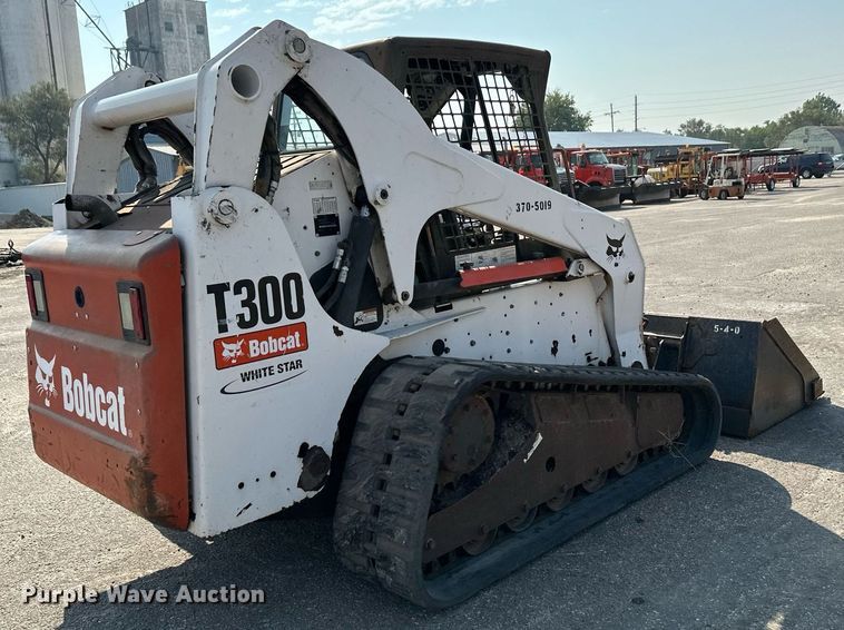 image for item NF9224 2009 Bobcat T300  tracked skid steer loader