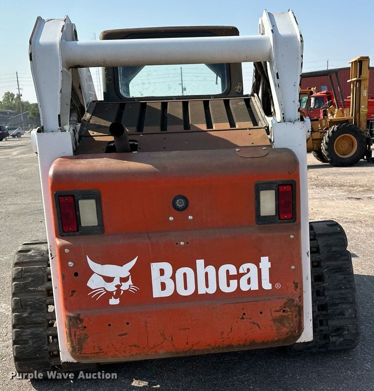 image for item NF9224 2009 Bobcat T300  tracked skid steer loader