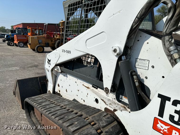 image for item NF9224 2009 Bobcat T300  tracked skid steer loader