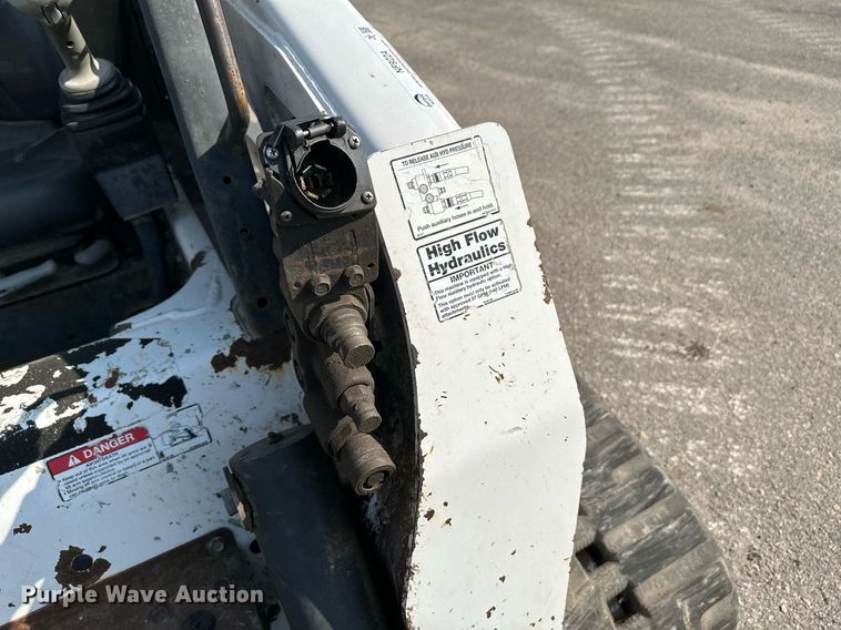 image for item NF9224 2009 Bobcat T300  tracked skid steer loader