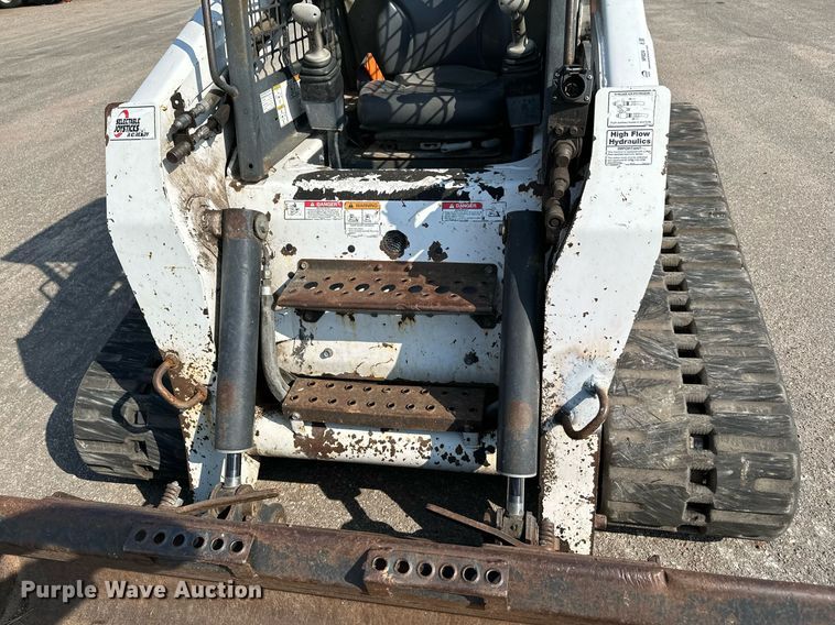 image for item NF9224 2009 Bobcat T300  tracked skid steer loader