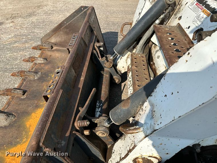 image for item NF9224 2009 Bobcat T300  tracked skid steer loader