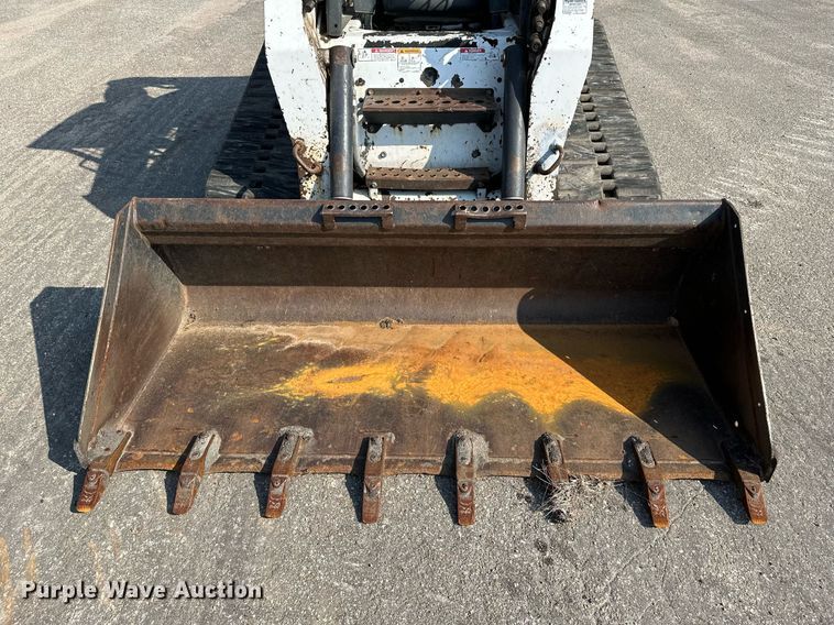 image for item NF9224 2009 Bobcat T300  tracked skid steer loader
