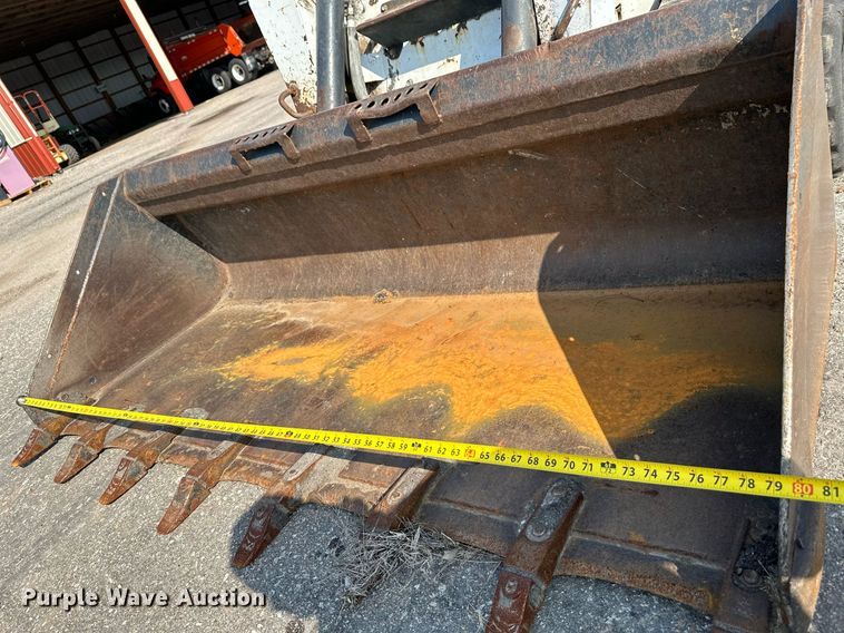 image for item NF9224 2009 Bobcat T300  tracked skid steer loader