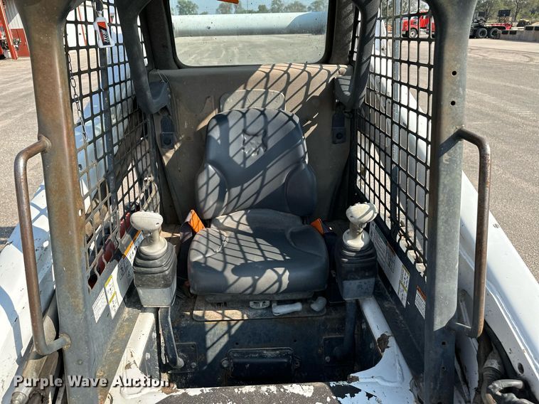 image for item NF9224 2009 Bobcat T300  tracked skid steer loader