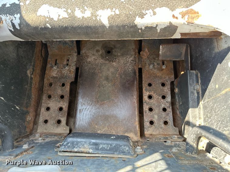 image for item NF9224 2009 Bobcat T300  tracked skid steer loader