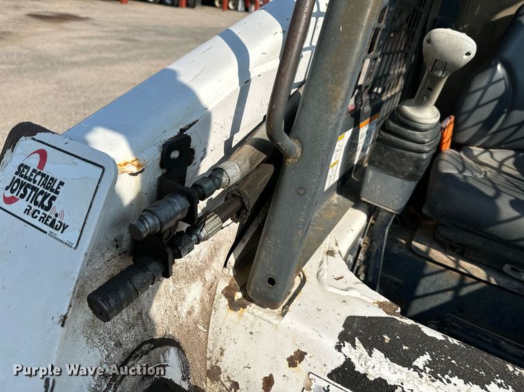 image for item NF9224 2009 Bobcat T300  tracked skid steer loader