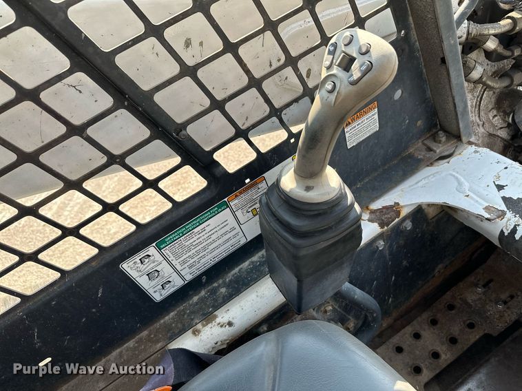 image for item NF9224 2009 Bobcat T300  tracked skid steer loader