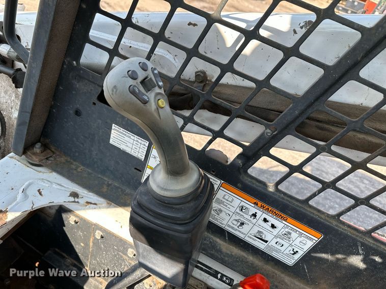 image for item NF9224 2009 Bobcat T300  tracked skid steer loader