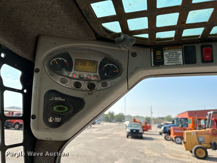 image for item NF9224 2009 Bobcat T300  tracked skid steer loader