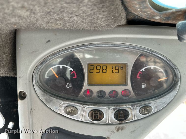 image for item NF9224 2009 Bobcat T300  tracked skid steer loader