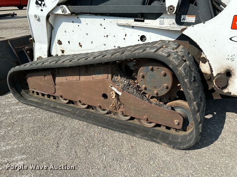 image for item NF9224 2009 Bobcat T300  tracked skid steer loader