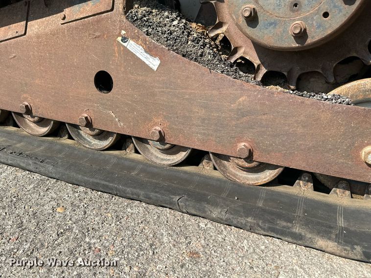 image for item NF9224 2009 Bobcat T300  tracked skid steer loader