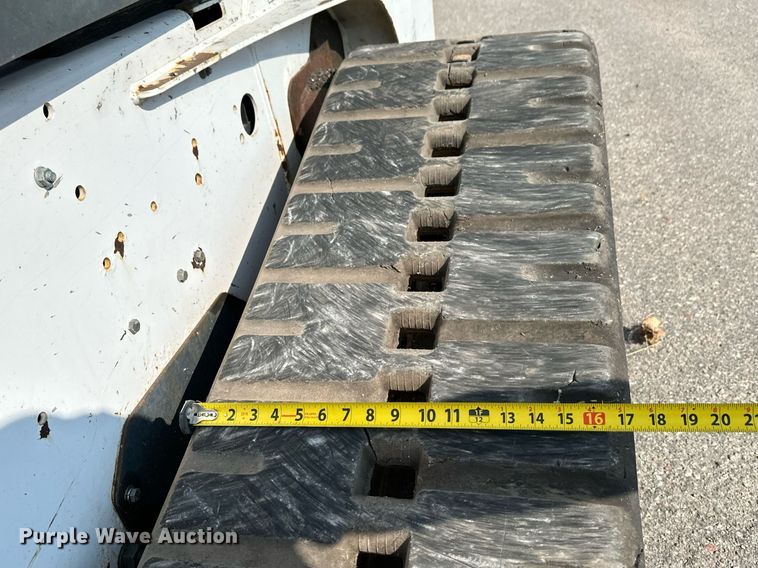 image for item NF9224 2009 Bobcat T300  tracked skid steer loader