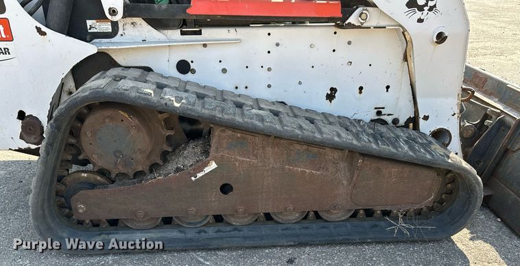 image for item NF9224 2009 Bobcat T300  tracked skid steer loader