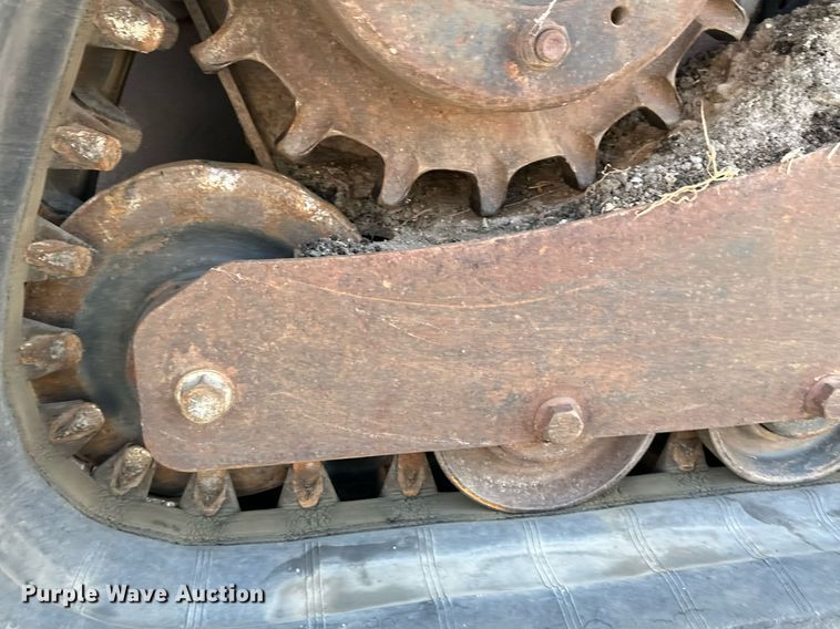 image for item NF9224 2009 Bobcat T300  tracked skid steer loader