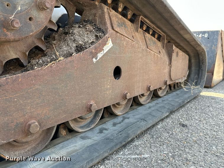 image for item NF9224 2009 Bobcat T300  tracked skid steer loader