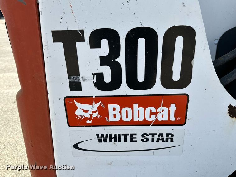 image for item NF9224 2009 Bobcat T300  tracked skid steer loader