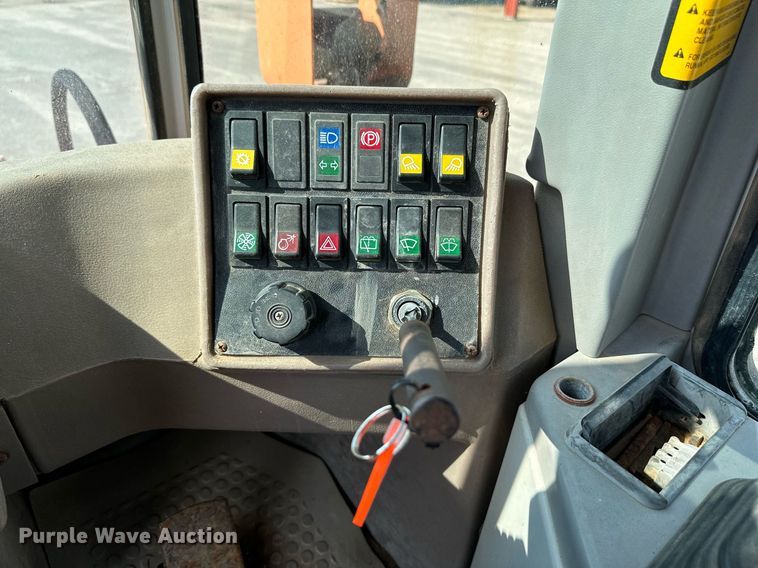 image for item NF9225 1995 Fiat-Allis FR70  wheel loader